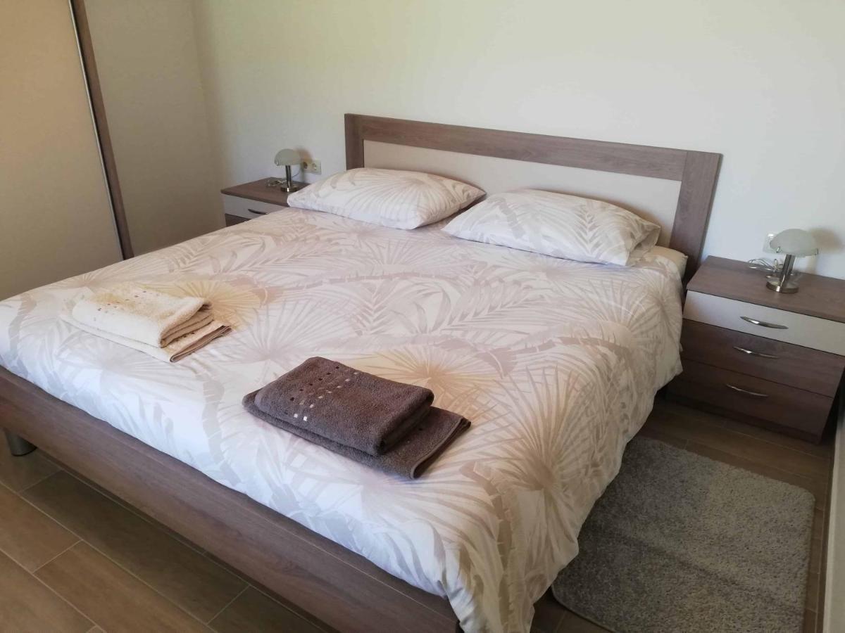 Apartments Sandra Palit Экстерьер фото