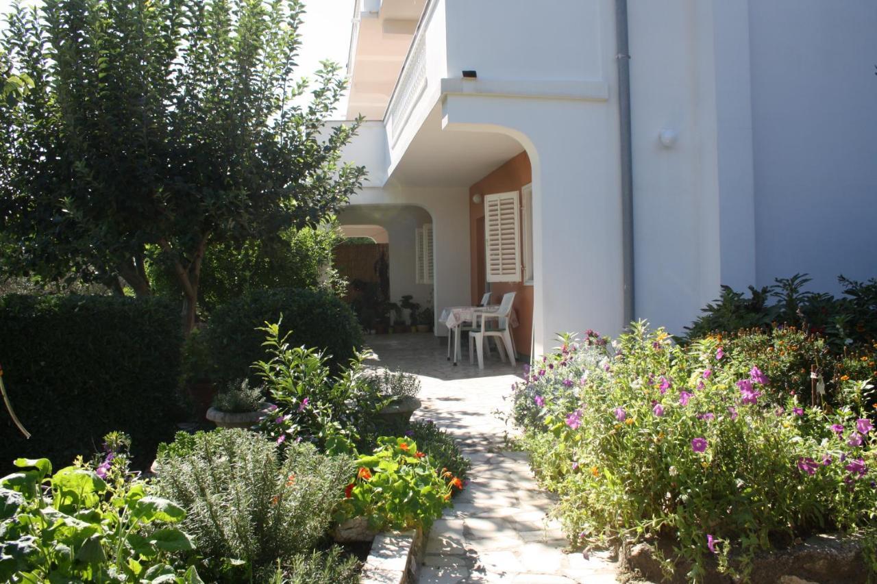 Apartments Sandra Palit Экстерьер фото